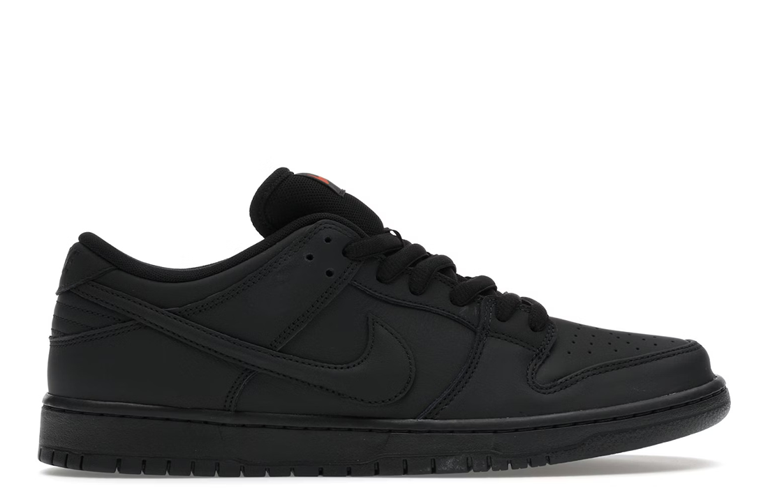 Nike SB Dunk Low "Triple Black"